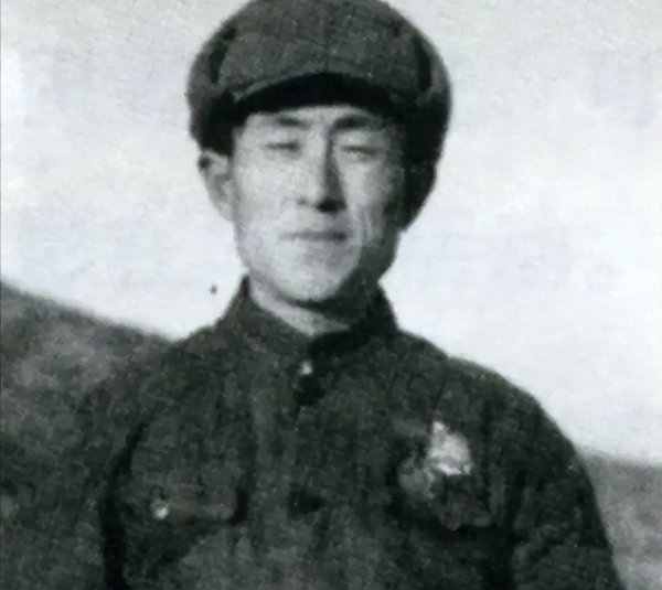 捷希源配资 58年军区首长路过辽宁，看到粮库警卫大惊：你不是已经牺牲了吗